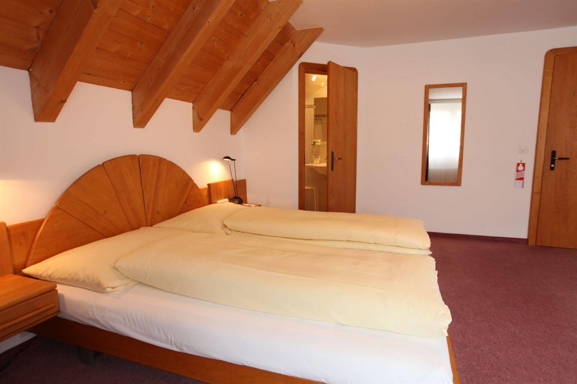 Typically Swiss Hotel Altana Scuol Exterior foto
